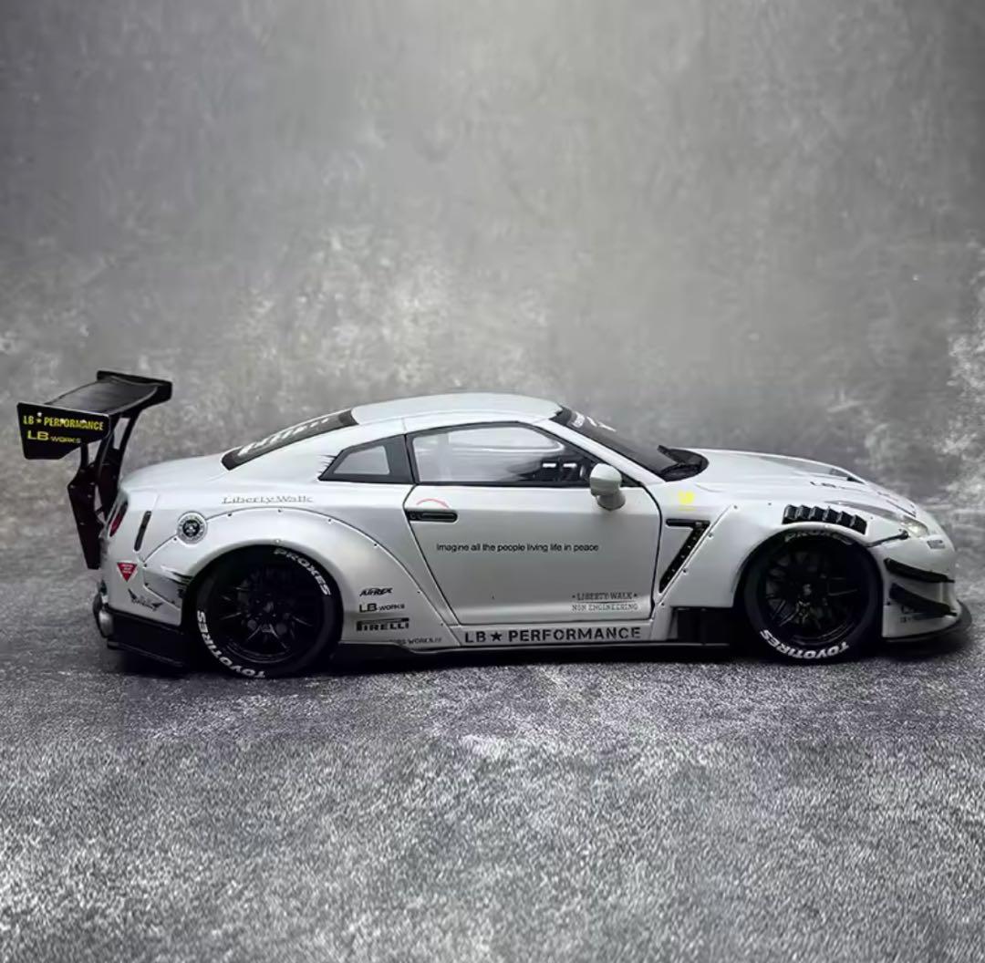 SOLID LBWK Nissan スカイラインGT-R （フィギュア付き）