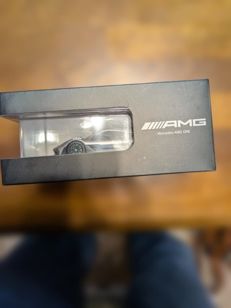 希少　ディーラー特注品メルセデスAMG-ONE 1/43