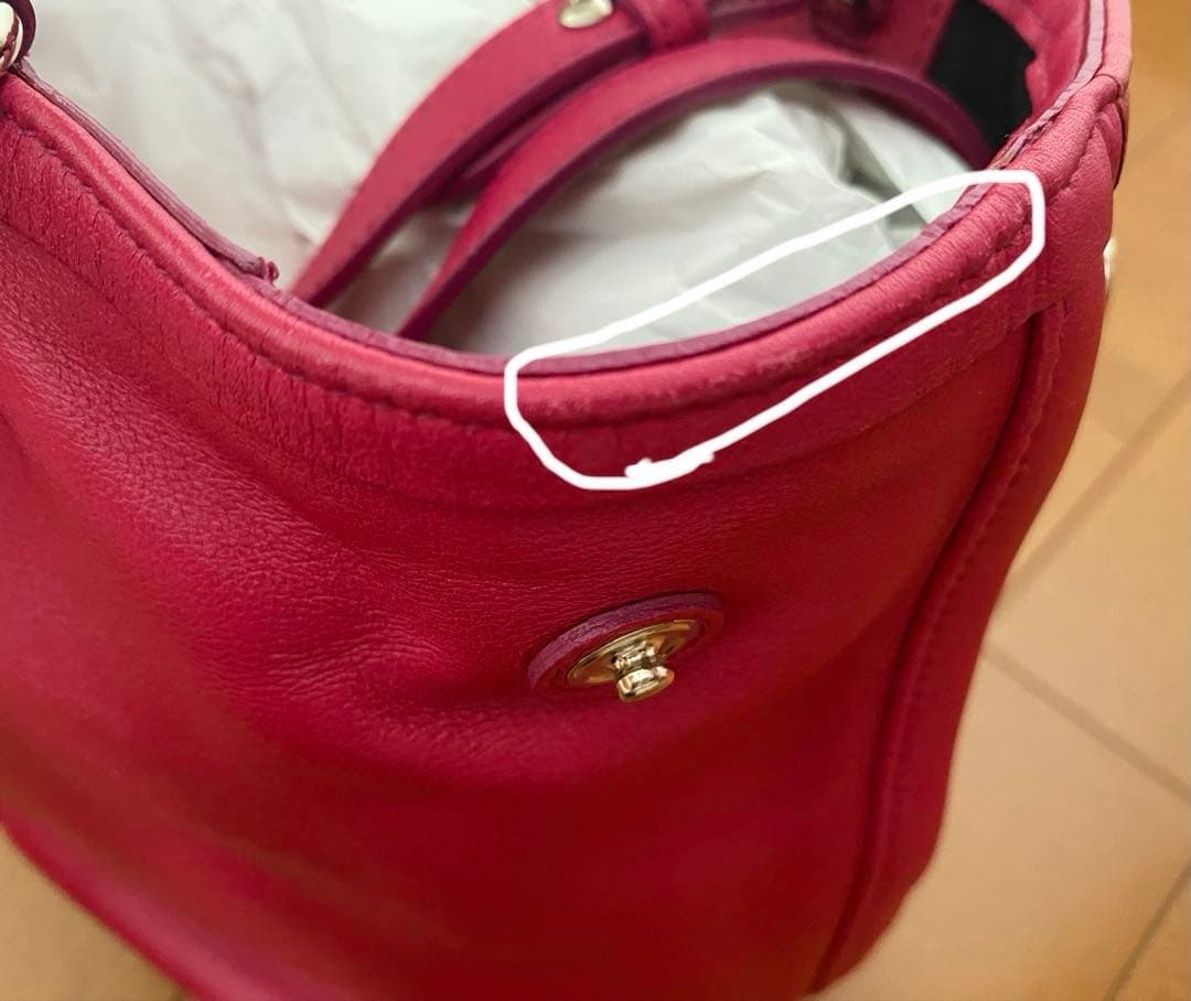 Ferragamo フェラガモ　VARA バッグ　ピンク