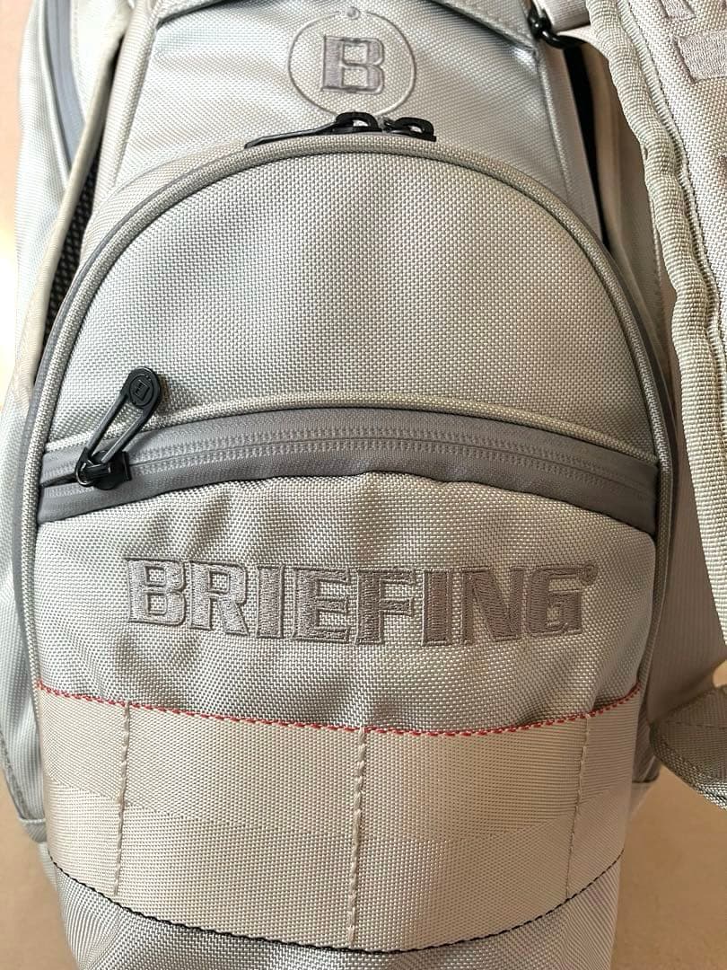BRIEFING ブリフィング　キャディバッグ　ヘッドカバー付　白ライトシルバー