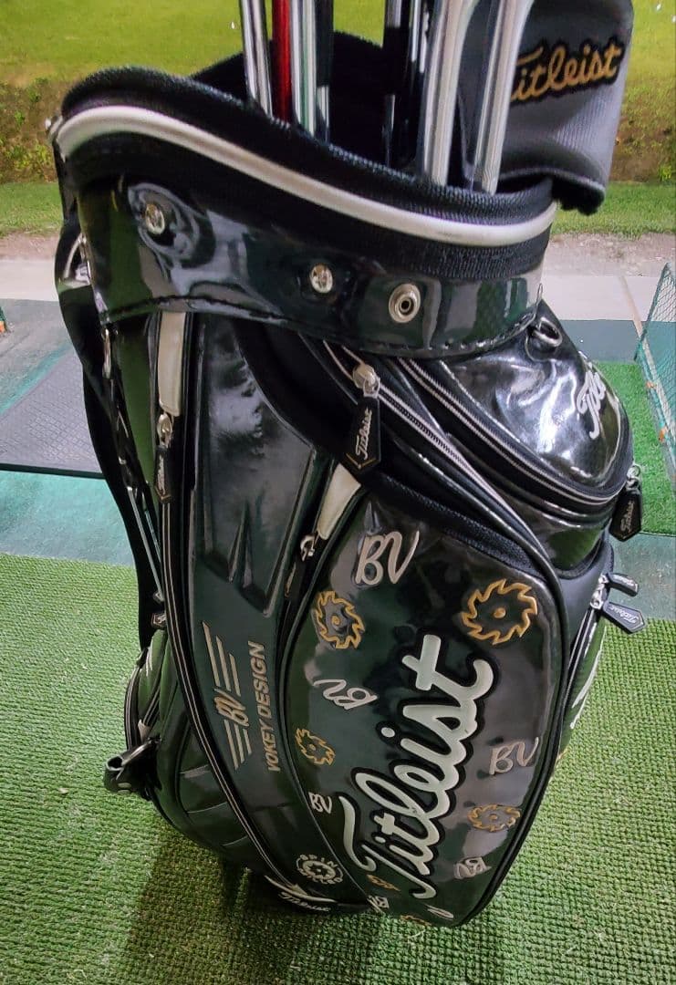 Titleist ボーケイデザイン限定キャディバッグのみ。