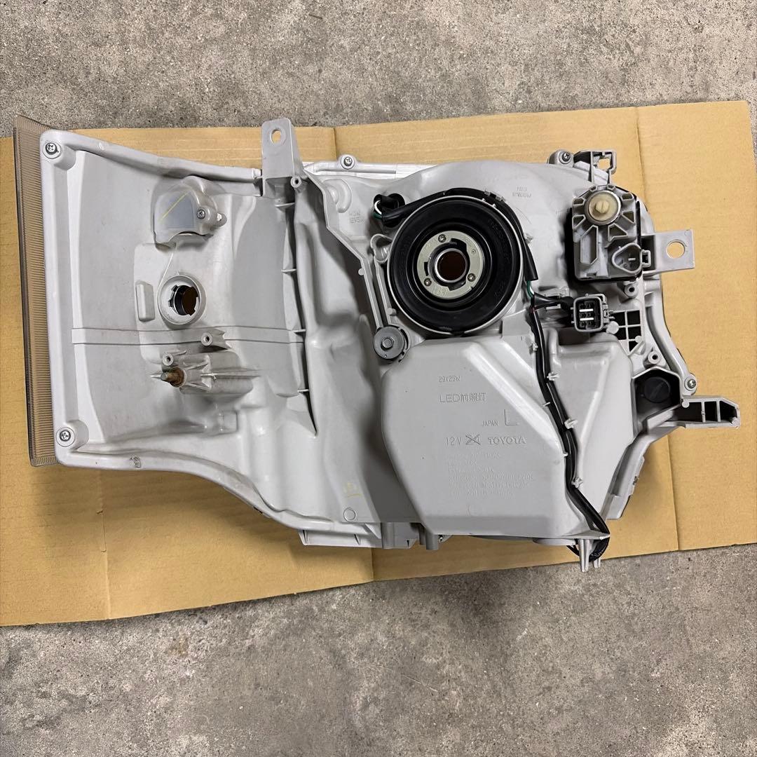 200系ハイエース　LEDヘッドライト　左