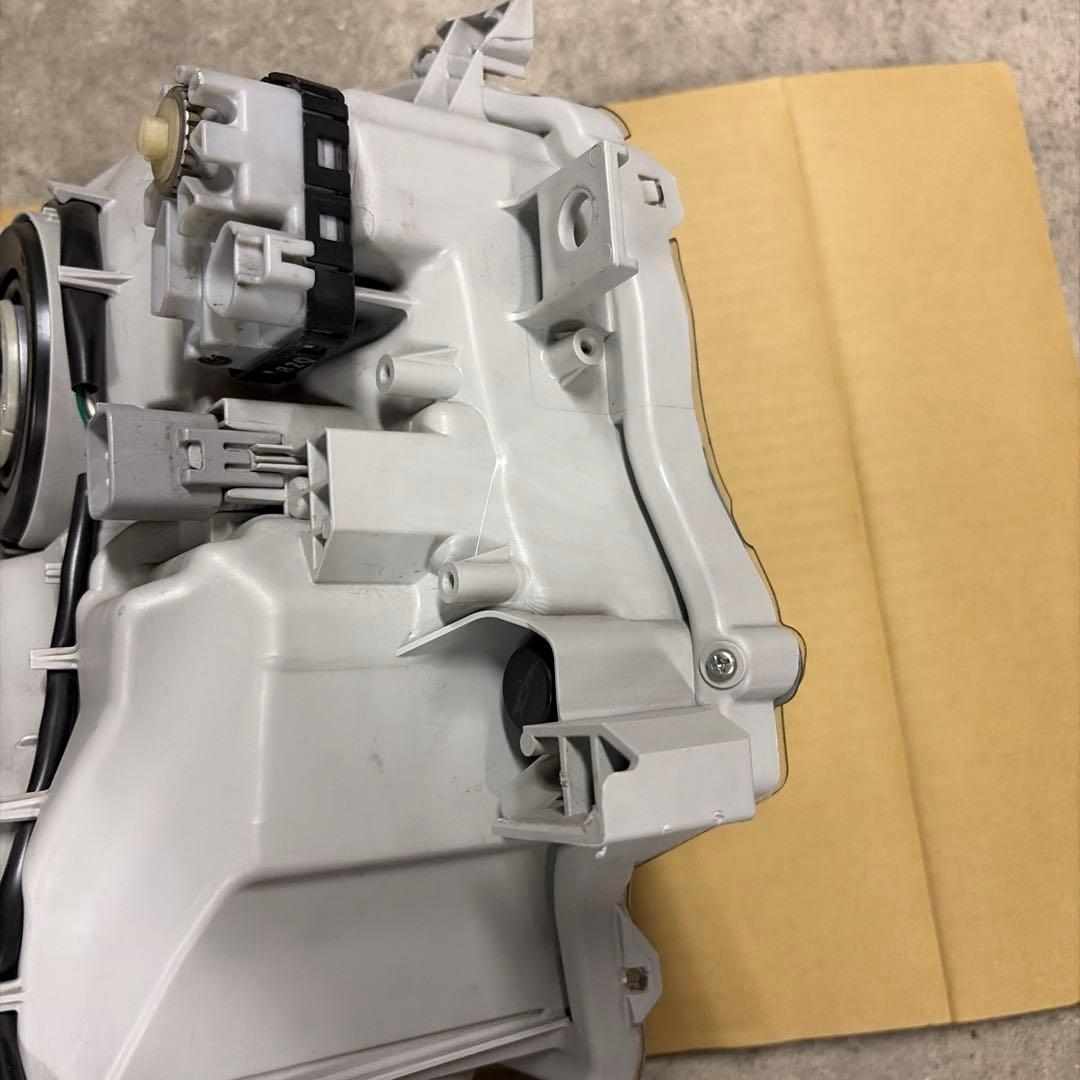 200系ハイエース　LEDヘッドライト　左