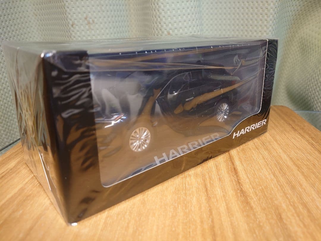 a*6様 美品【新品】ハリアー　ブラック　ミニカー　カラーサンプル