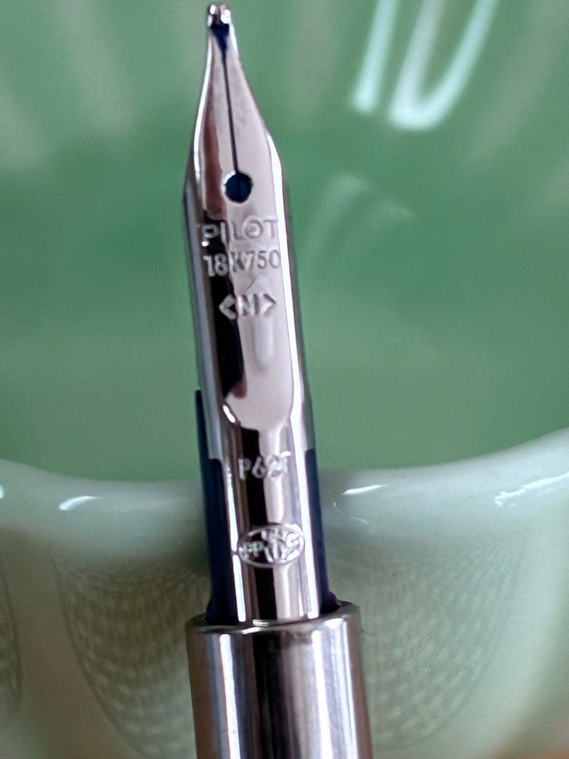 パイロット 万年筆 キャップレスデシモ ペン先 M ホワイト 18K 750