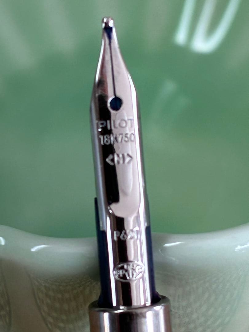 パイロット 万年筆 キャップレスデシモ ペン先 M ホワイト 18K 750