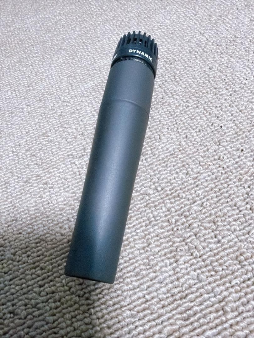美品　SHURE SM57 ダイナミックマイク ブラック　ケーブル付き