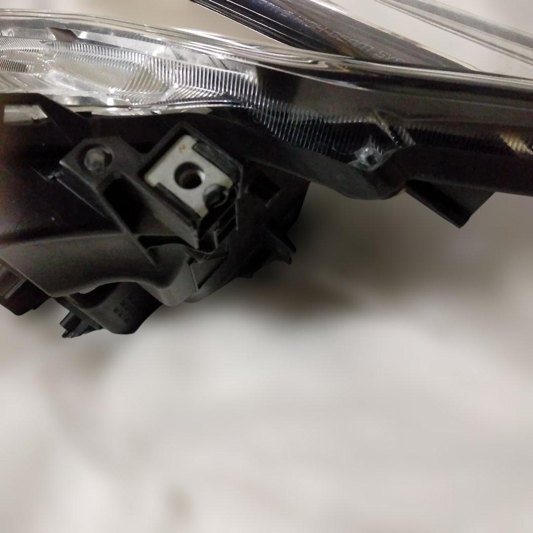 ハリアー60 後期 左ヘッドライト zsu60w 美品 KOITO48-192