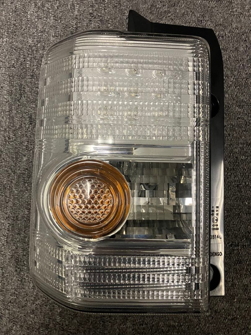 L575S ムーヴコンテ カスタム 後期 純正テールライト 左右 LED