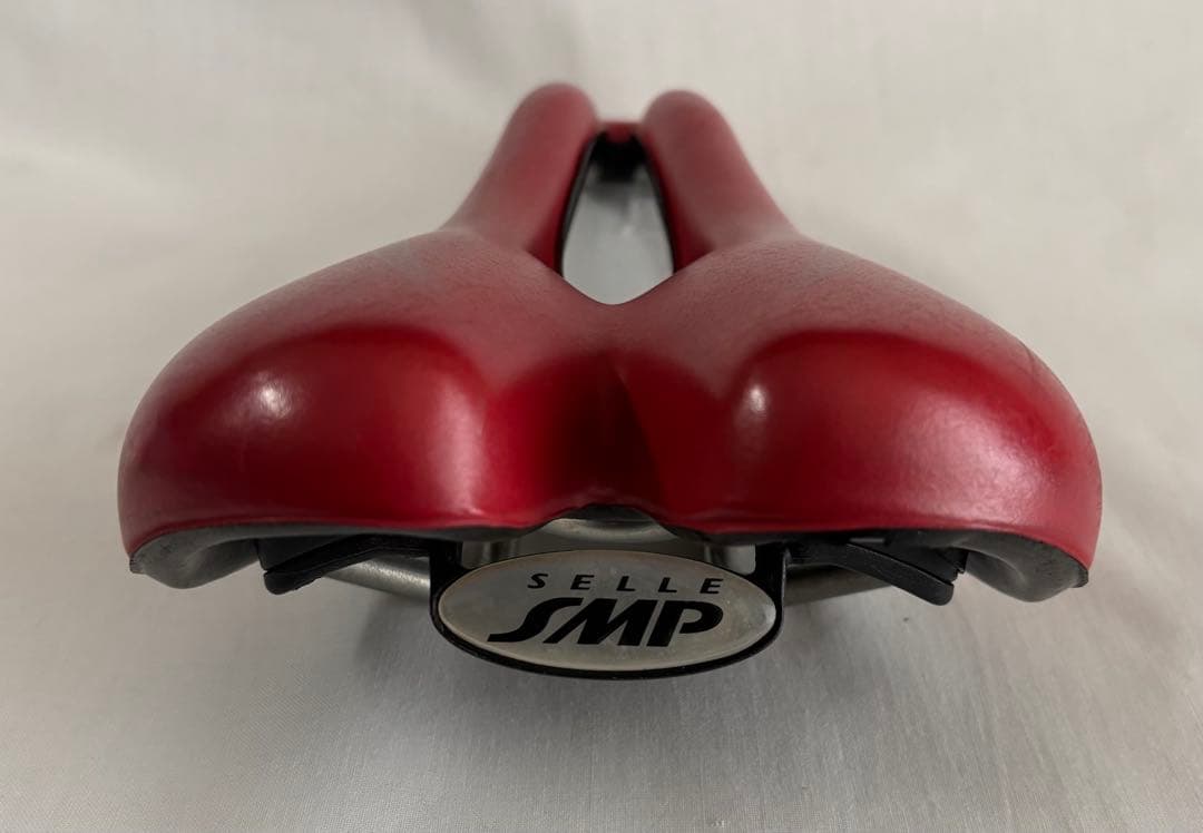 Selle SMPエルゴノミックサドル レッドHAND MADE IN TALY