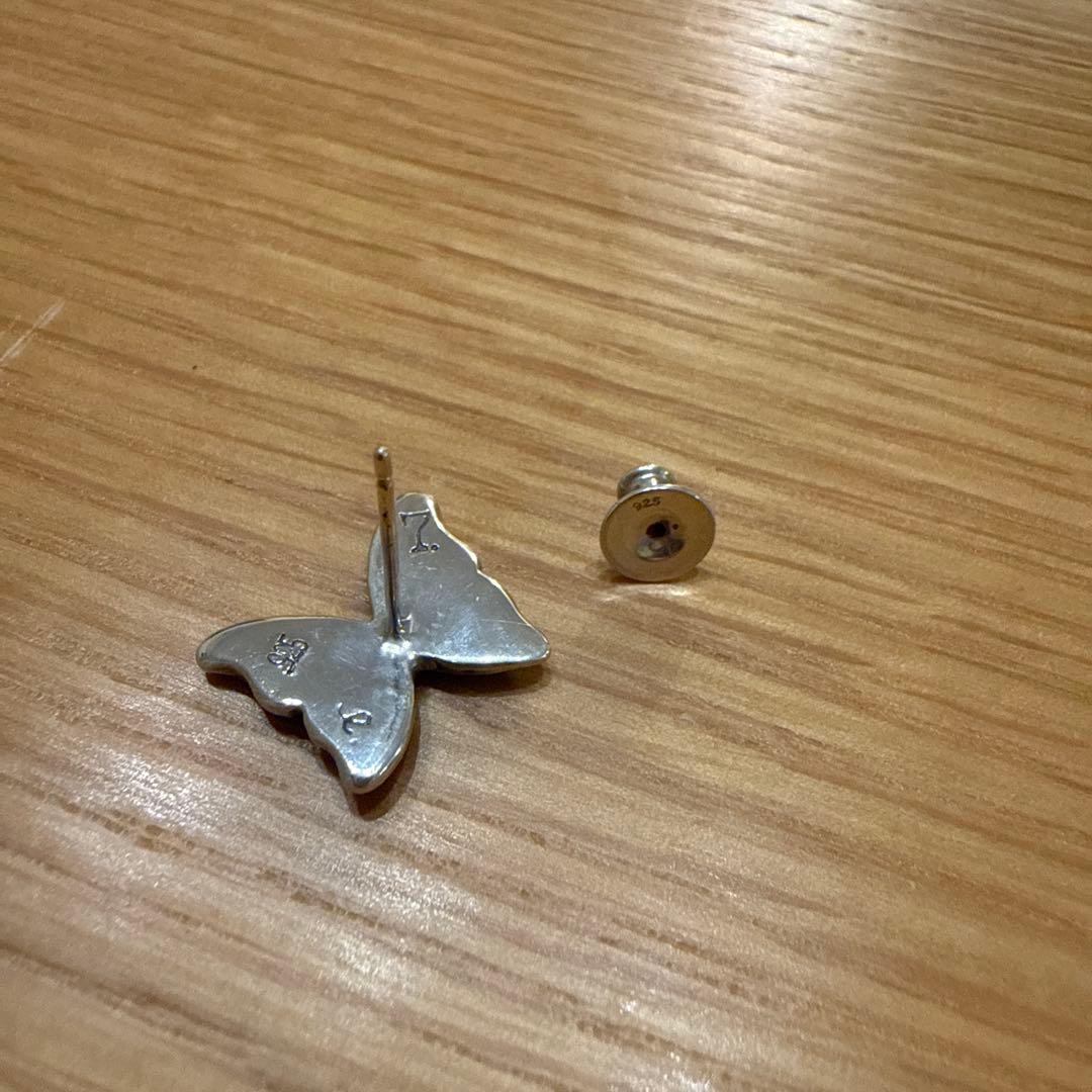 リリーエルランドソン 蝶 ピアス