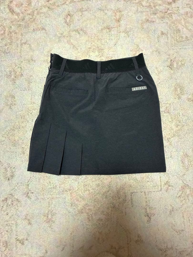 新品✨アディダス ゴルフ　スリーストライプス　ポロシャツ　サイドプリーツスカート