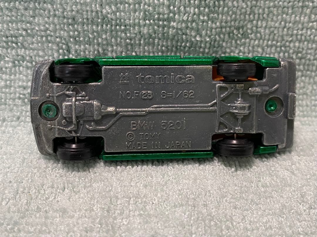 Hito⭐︎青箱⭐︎トミカ  320i 外国車シリーズ 1/62 緑色