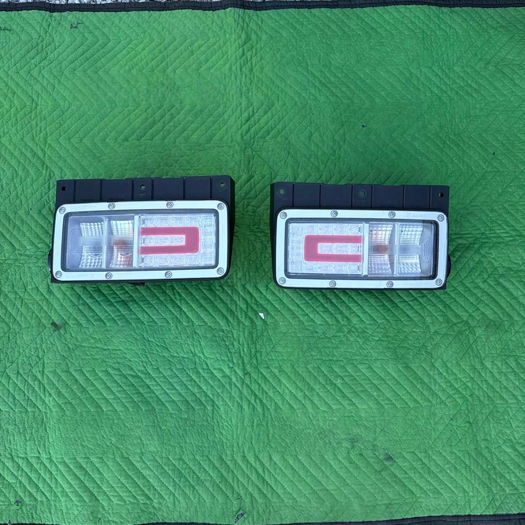購入前にコメお願いします⭐︎日野純正テール　現行17プロフィア⭐︎ 新車外し！美品！
