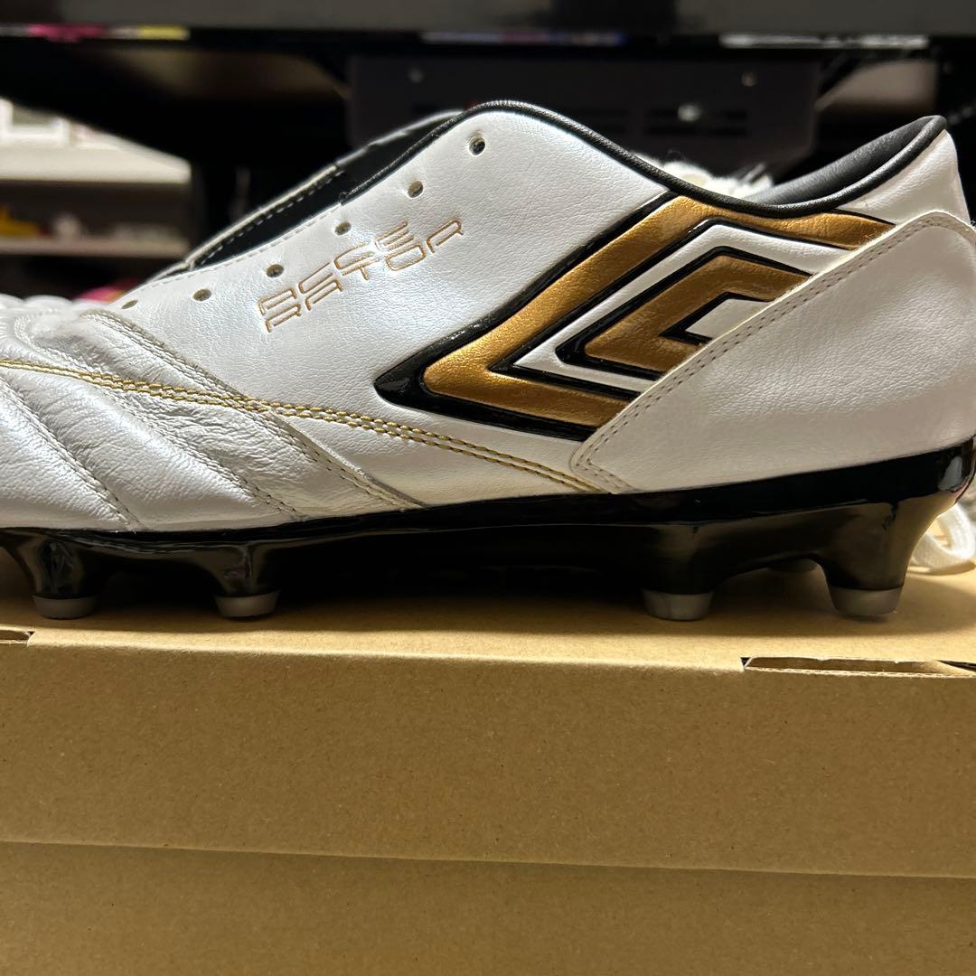 Umbro ACE RATOR ホワイト サッカーシューズ