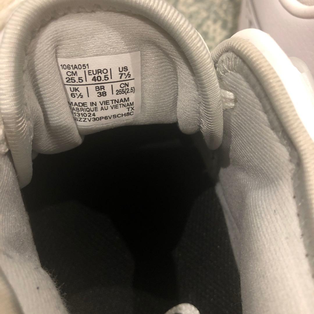 アシックス　NOVA SURGE LOW2