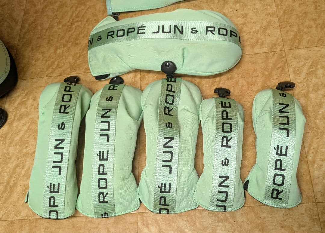 JUN & ROPE ライトグリーン キャディバッグ　ヘッドカバー6個付き