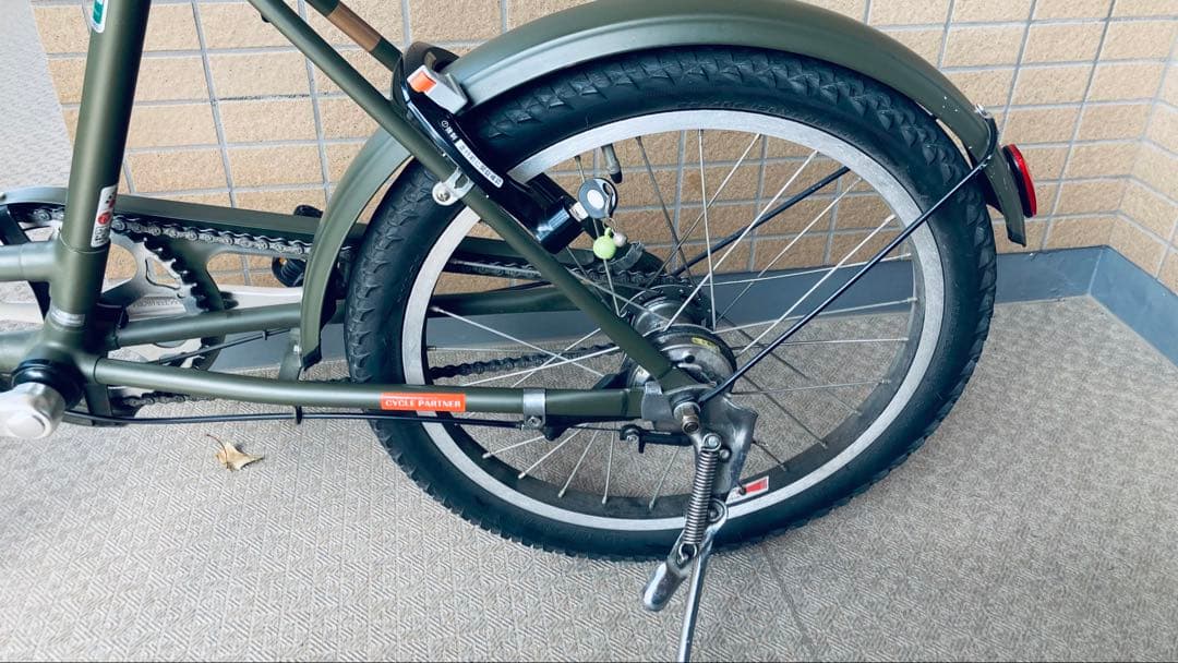 【美品】ブリヂストン_ベガス_カーキ_自転車_20インチ-前カゴ大