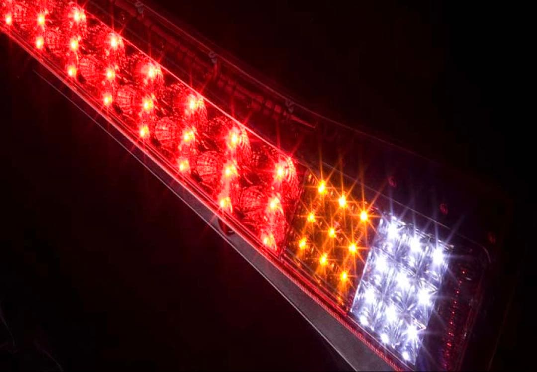 セレナC25 ヴァレンティLEDテールクリア左右セット　LEDリフレクターセット