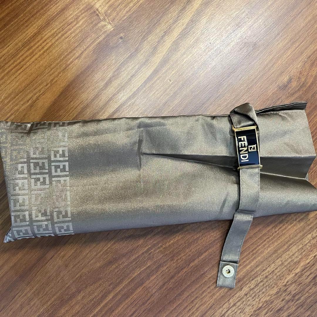 FENDI フェンディ ズッカ　折りたたみ傘 雨傘 ロゴ入り ゴールドブラウン