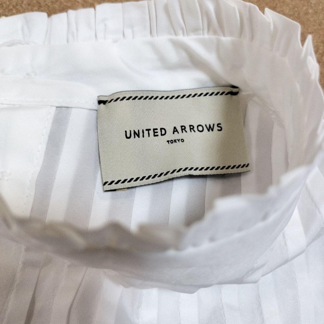 美品UNITED ARROWS Pタフタフリルハイネックブラウス