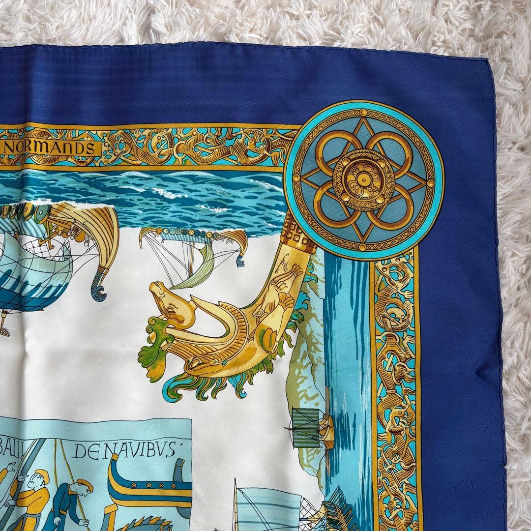 美品⭐︎HERMES エルメス⭐︎シルク スカーフ カレ90ネイビー×ホワイト