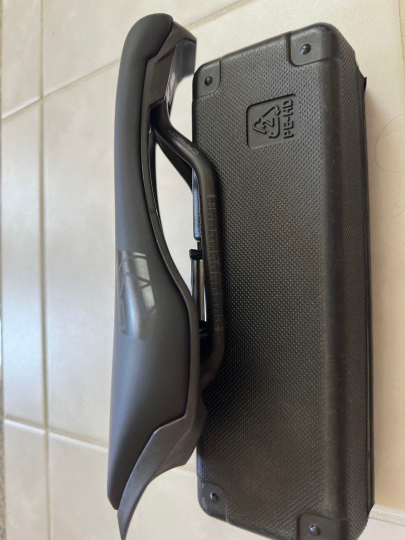 pro tsa 1.1 TT カーボン　サドル　ななしねこ