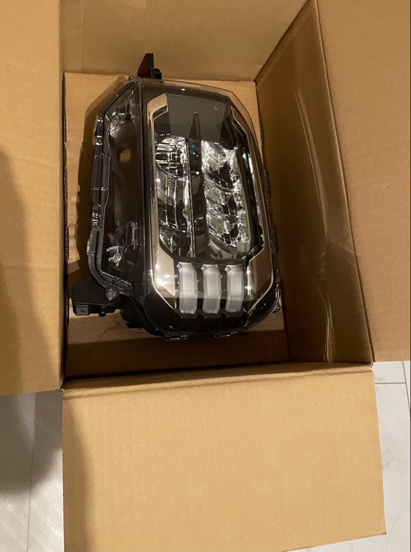 タフトLA900S LA901S左ヘッドライト品番81150-B2B40