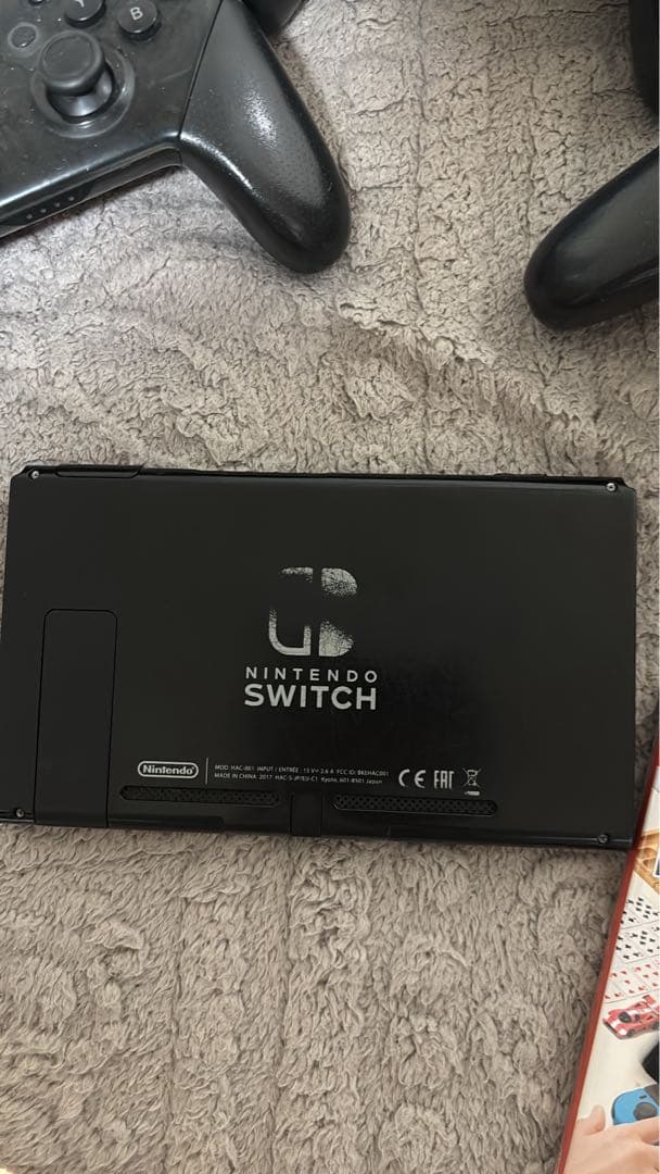 Nintendo Switch 本体 + コントローラー3つ ＋カセット2セッ