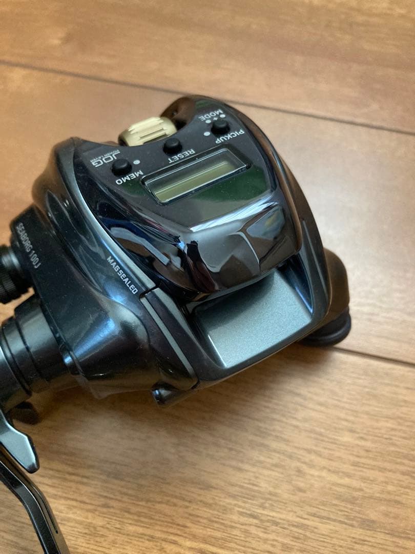 ダイワ　24　シーボーグ　100J（右）