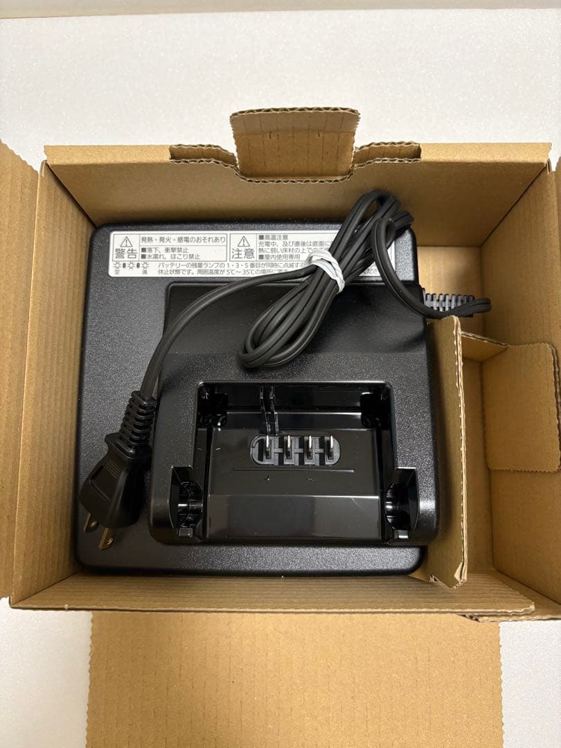 【新品未使用】Panasonic 電動自転車バッテリー充電器 NKJ075Z