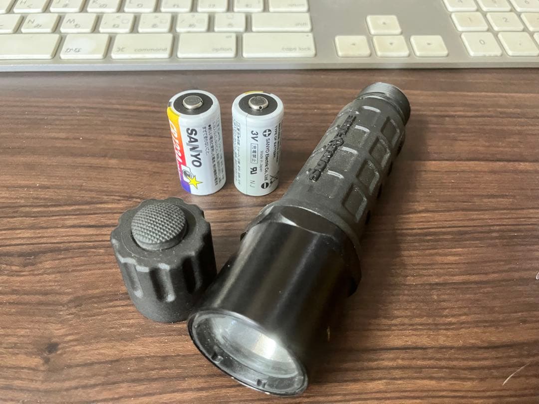 中古　新品非充電リチウム電池12本付けますLED懐中電灯