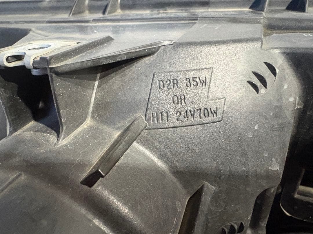 令和2年三菱ふそうヘッドライト左HID MK581269 100-87909