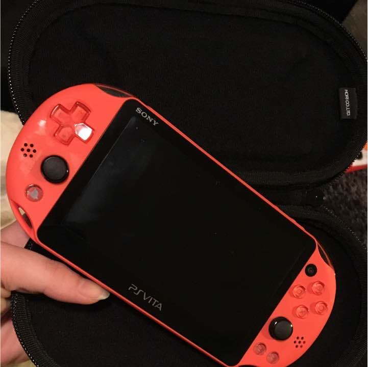 PlayStationvita ネオンオレンジ ソフト二本付き