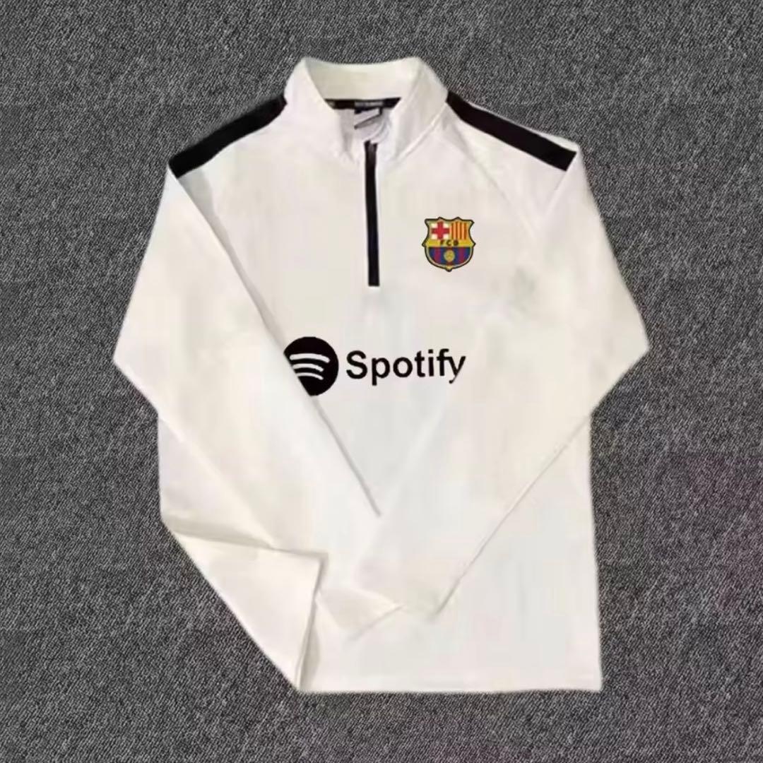 バルセロナ　トレーニングセットアップ　サッカー