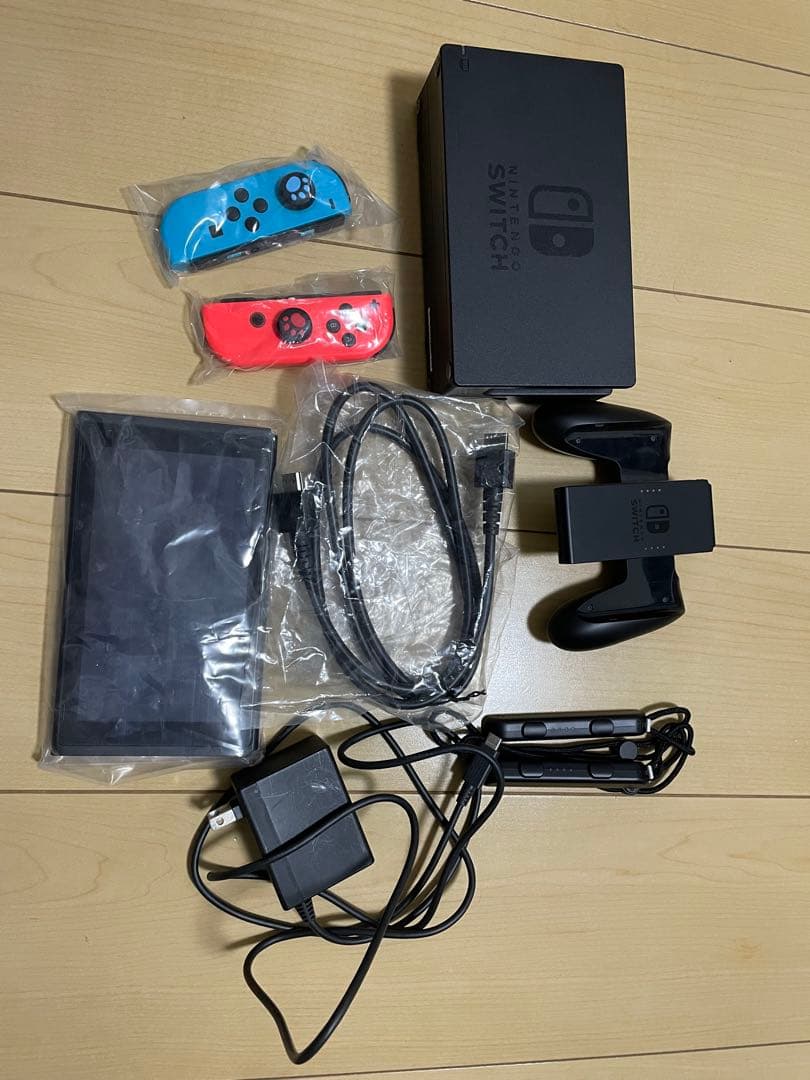 ニンテンドースイッチ本体バッテリー強化版美品付属品完備SD付き