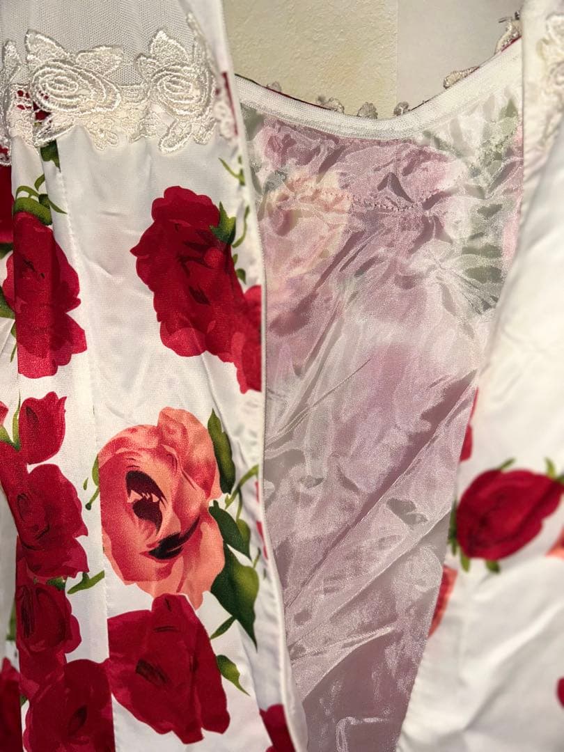 【試着のみ美品】フラメンコ衣装☆白地薔薇レース袖★軽やか豪華フリル