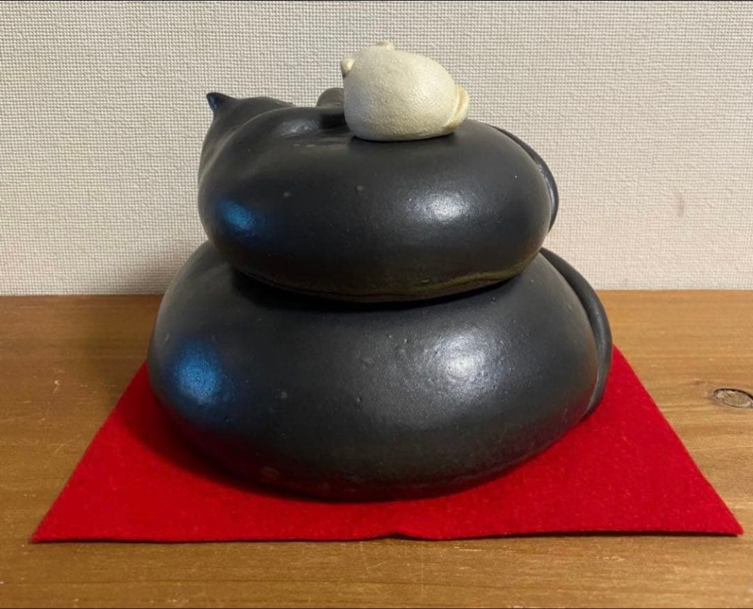 中古品【鏡餅 猫】黒猫♡猫の置物♡陶器製♡横向き♡