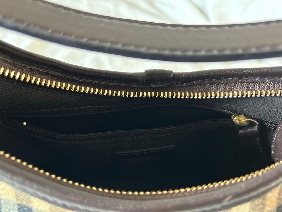 Burberry チェック柄バッグ