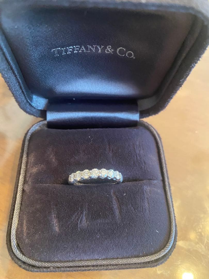 ティファニー エンブレイスバンドリング ハーフエタニティ Tiffany& Co