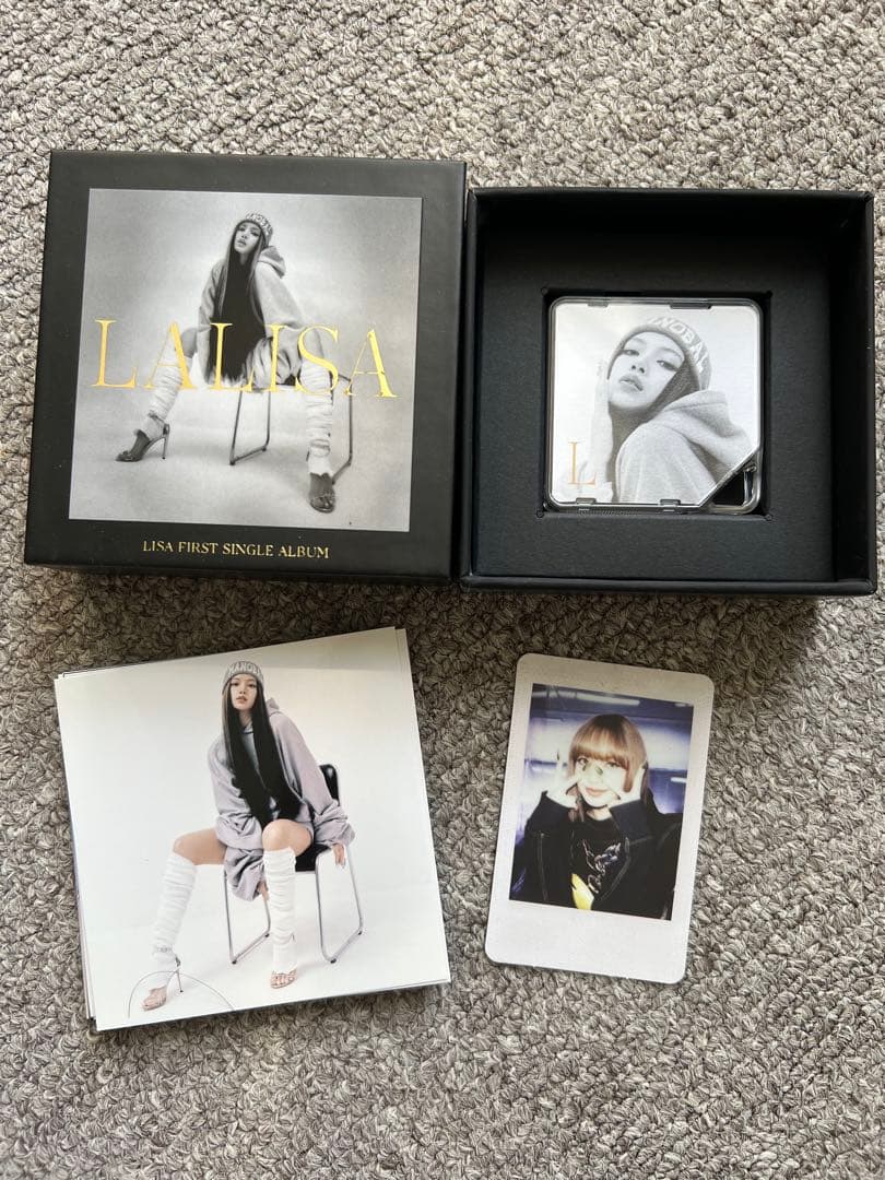 BLACKPINKリサFIRSTSINGLEALBUMフォトカード付き✨3セット
