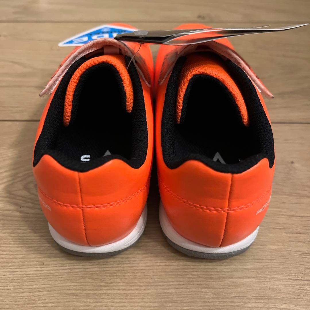 新品　18cm umbro ワイドモデル フットサルシューズ オレンジ
