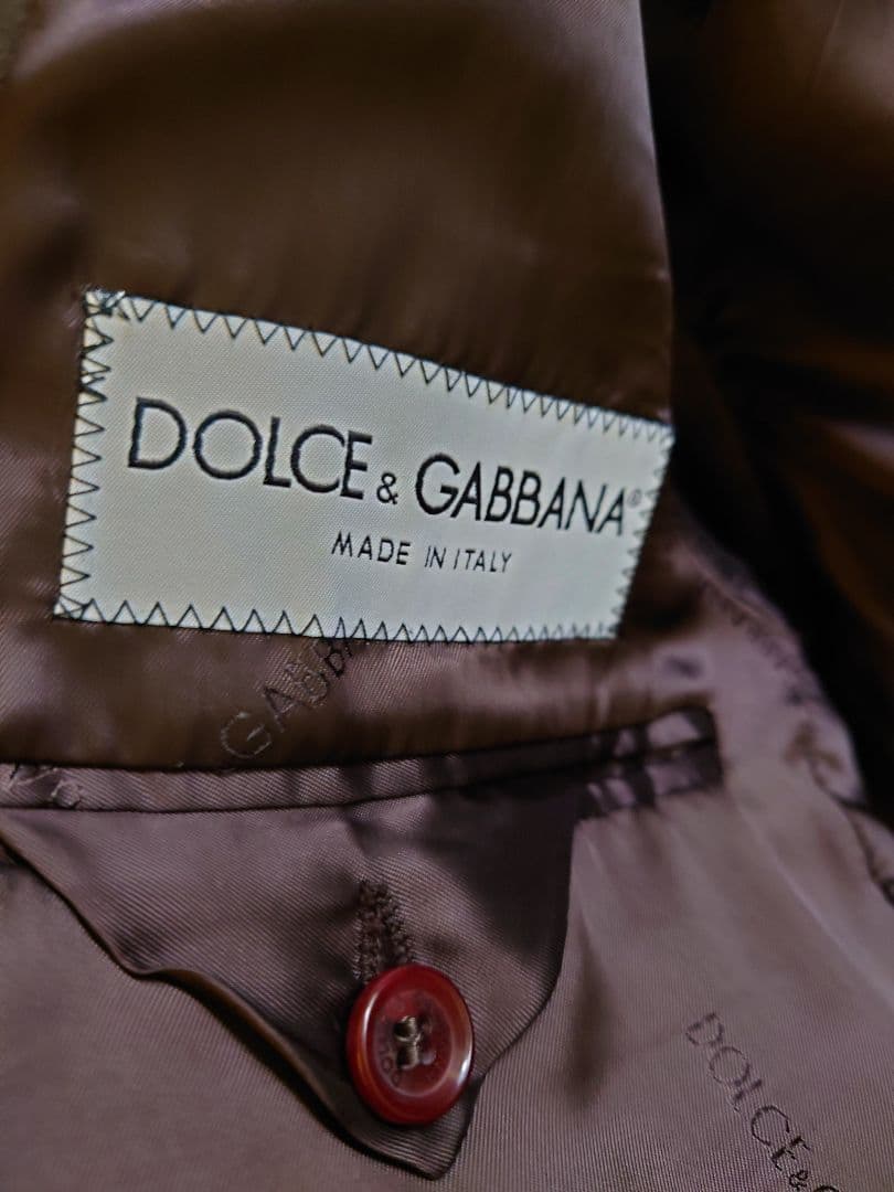 スーツのジャケットとスラックス