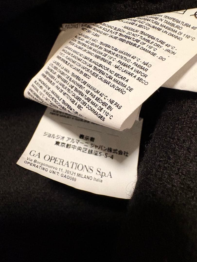 EMPORIO ARMANI ケープ 圧縮ウールサテンジグザグ刺繍 ポンチョ