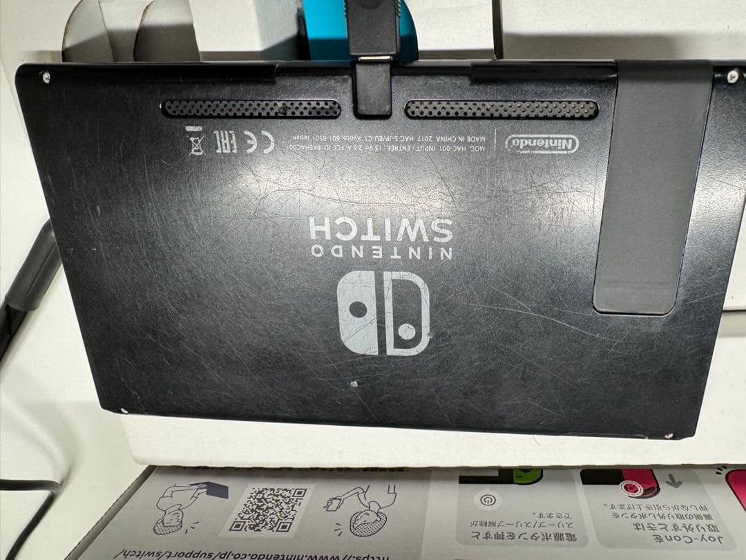 ジャンク品　Nintendo switch 本体and純正プロコン