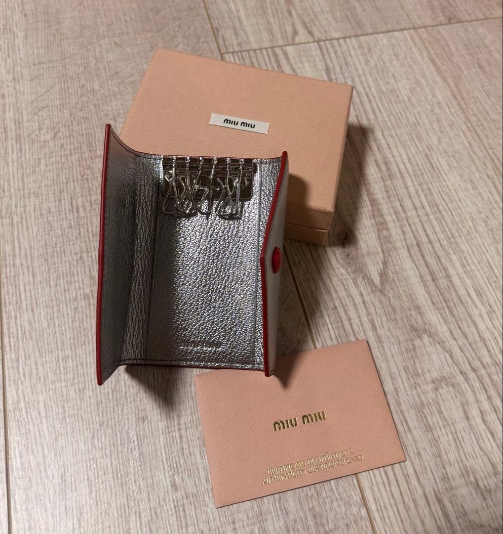 Miu Miu シルバー レザー キーケース