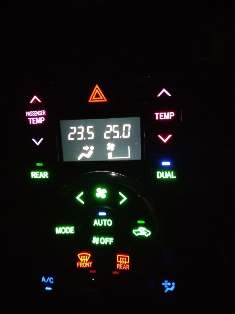 ヴォクシー７０系 LED打ち替え済みエアコンパネル、スイッチ類