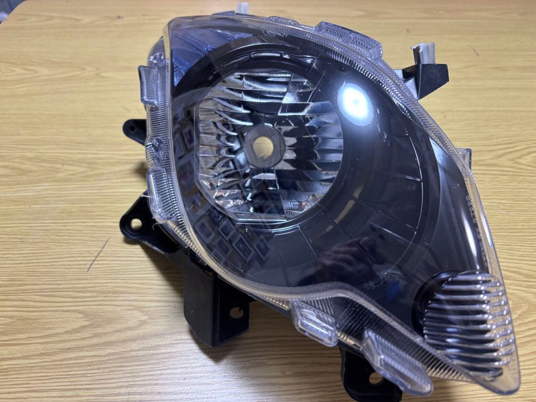 【中古　美品】　フォルツァ　 mf10 ヘッドライト　左用　後期型