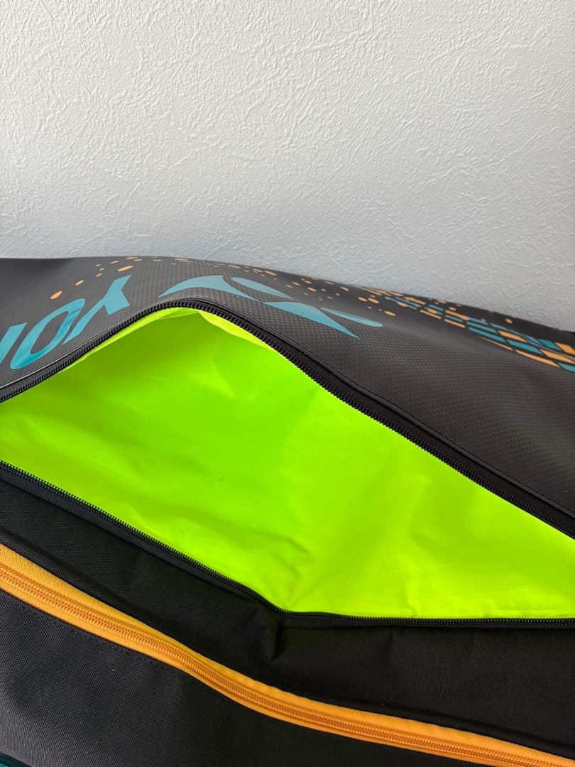 【お値下げ。】YONEX バドミントンラケットバッグ6本入り