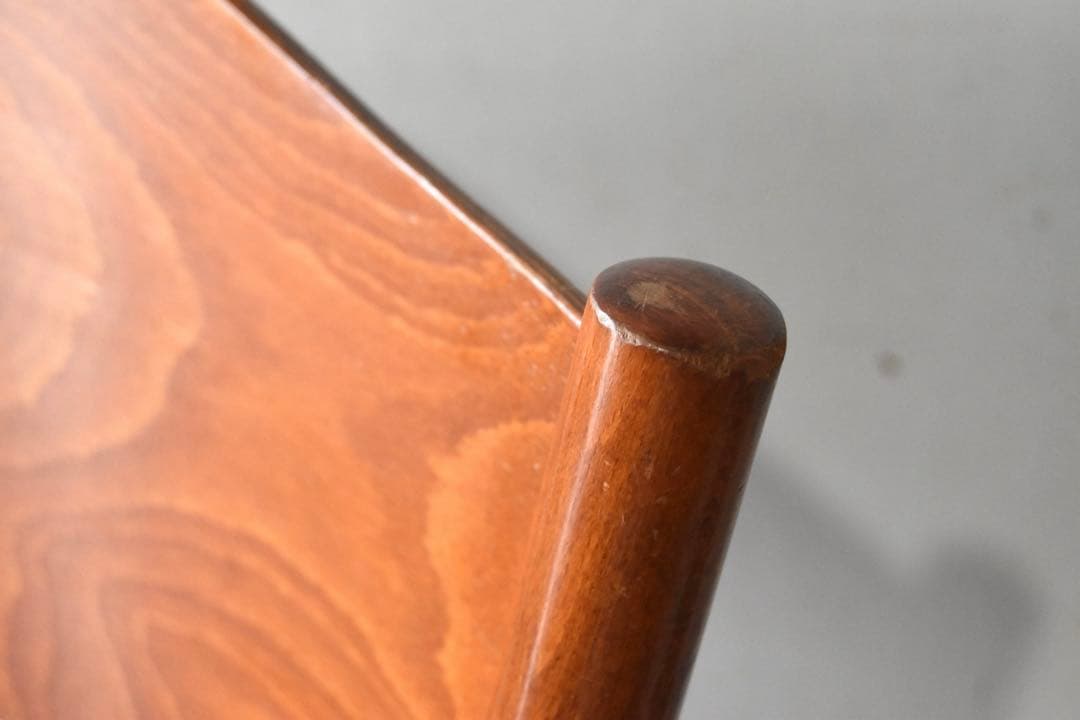 Bentwood chair ①